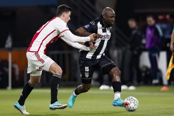 Vermakelijk duel op Erve Asito eindigt in voordeel Ajax