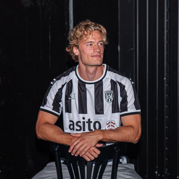 Poppler versterkt spits positie Heracles. Vertrek Luka lonkt?