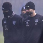 Rai Vloet duikt op en tekent in Kazachstan