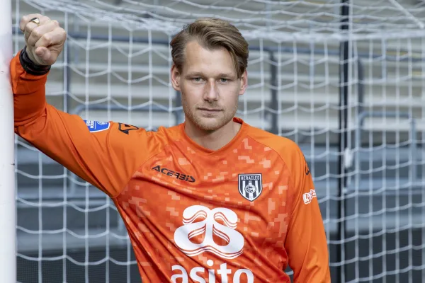 Proefdoelman Damen tekent eenjarig contract