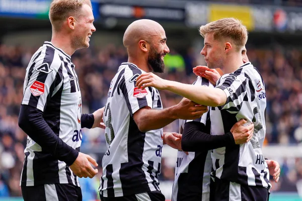 Heracles nipt langs FC Den Bosch