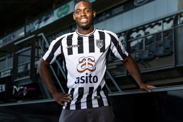 Heracles legt Sylian Mokono vast
