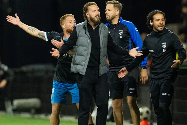 Vroege rode kaart kost Heracles (voor nu) de periodetitel