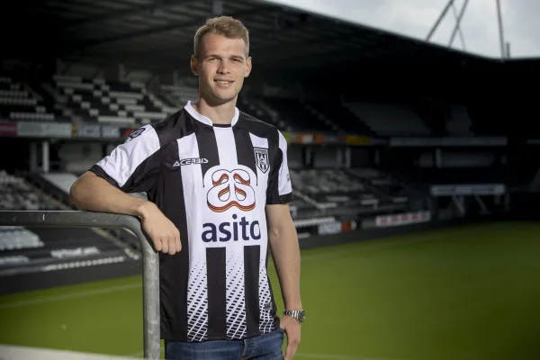 Heracles contracteert Nikolai Laursen