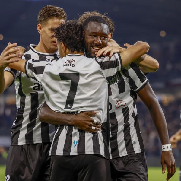 Hattrick N'Djoli bij sterk Heracles