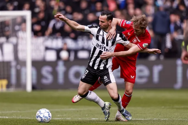 Hornkamp met dubbelslag belangrijk in Almelose winst in derby