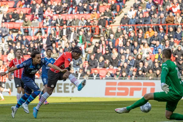 Heracles heeft geen schijn van kans tegen PSV