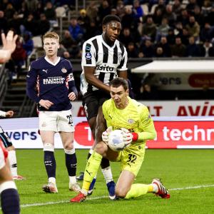 Heracles komt ondanks kansen vroege achterstand niet meer te boven tegen PSV