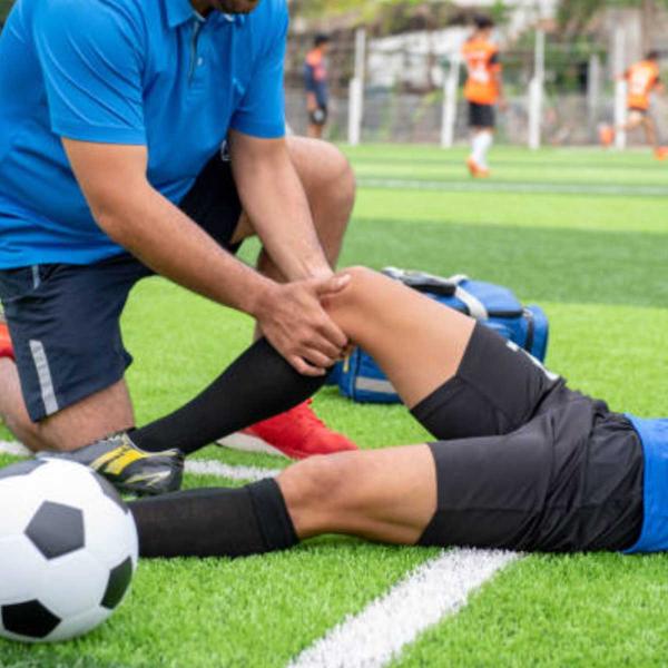 De meest voorkomende voetbalblessures en hoe je ze voorkomt