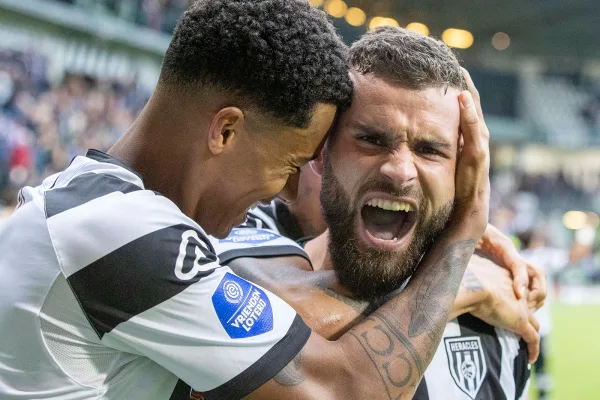 Heracles wint van AZ in spektakelstuk