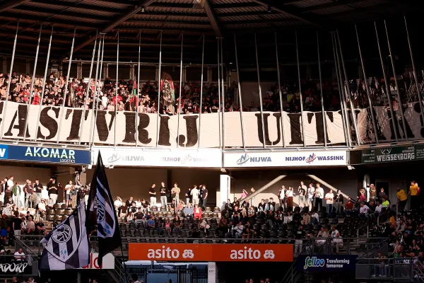 Feyenoord supporters skippen wedstrijd vanwege "foeilelijk" uitvak